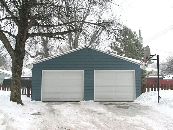 2nd image of 523 27th Ave S