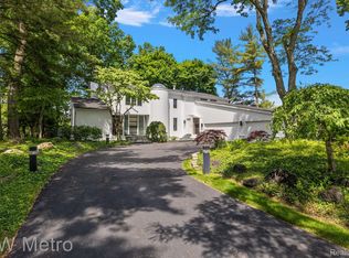 4532 Tanbark St, Bloomfield Hills, MI 48302