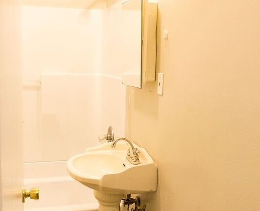 5th image of 478 Hudson St Unit 478