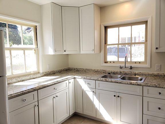 4th image of 611 Adella Ln