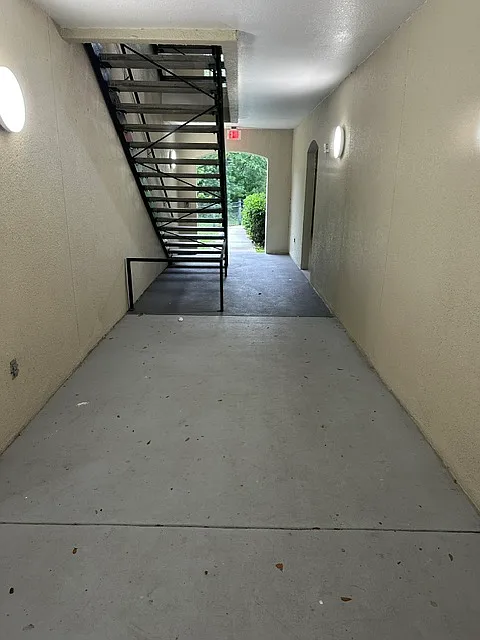 1 bed, 769 sqft, $1,300 — Photo 3