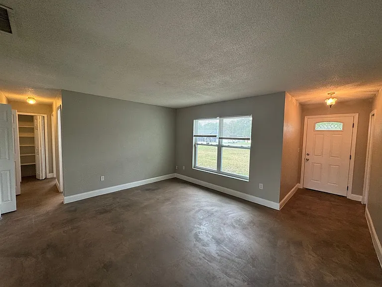 1199 Lawrence Ave — Photo 2