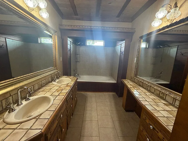 3024 Henderson Bayou Rd — Photo 11