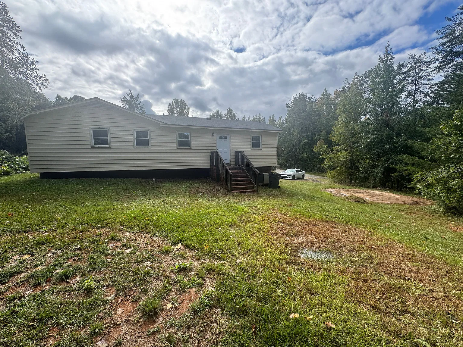 3 bed, 1.0 bath, 1032 sqft, $1,395 — Photo 3