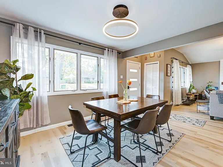 325 Juniper Dr — Photo 8