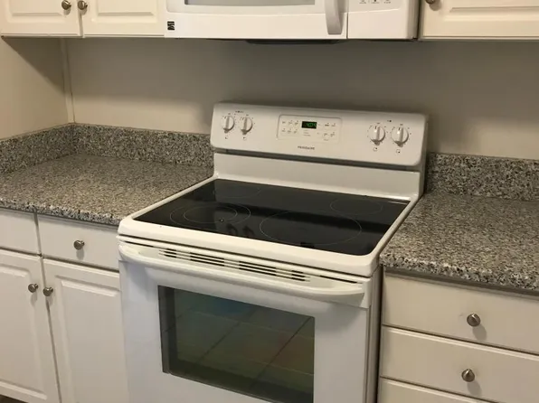 106 Churchill Dr, Mobile, AL 36606