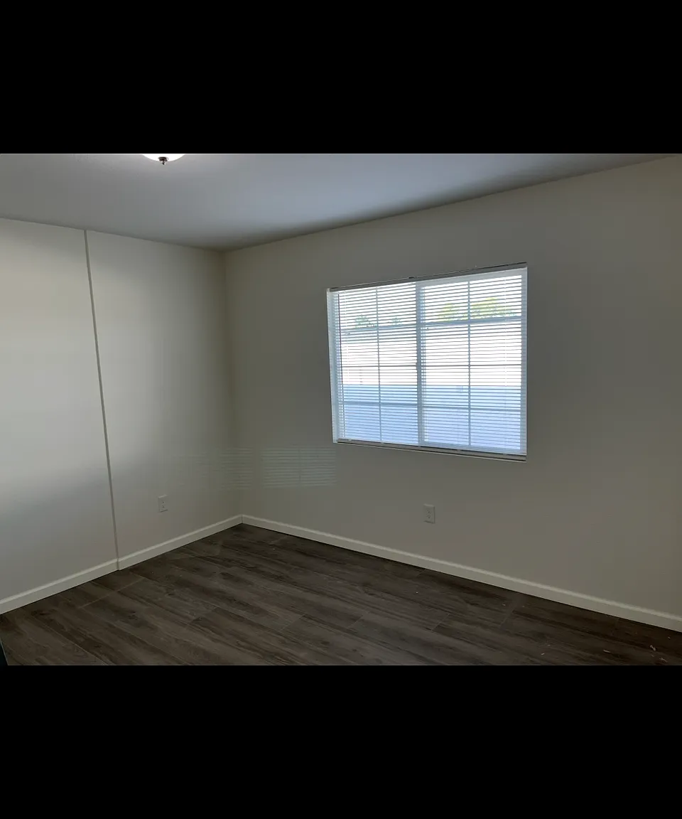 3 bed, 1879 sqft, $2,400 — Photo 2