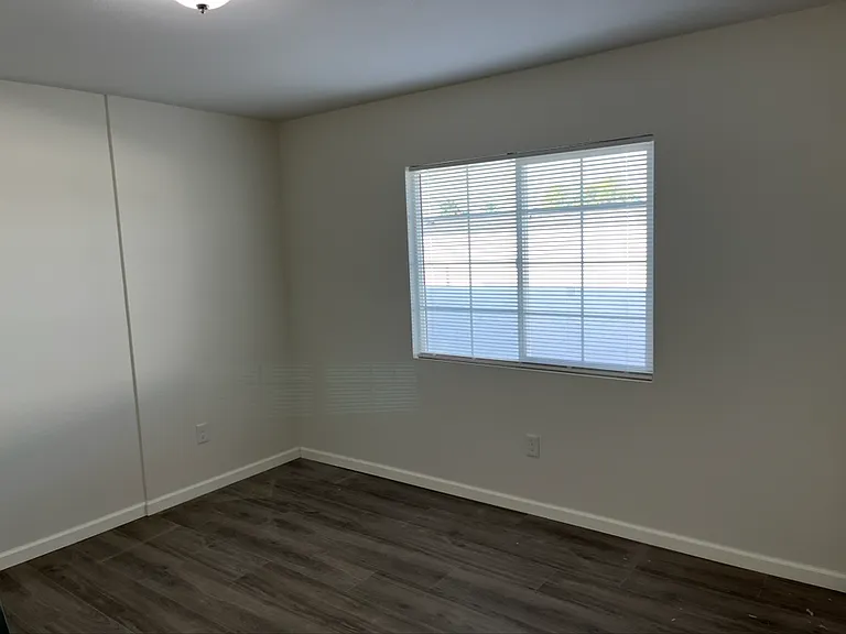 2740 Inverness Dr — Photo 2
