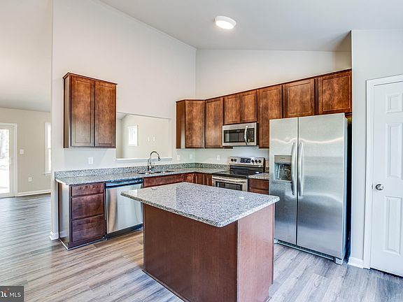 2nd image of 61 Shorewood Dr