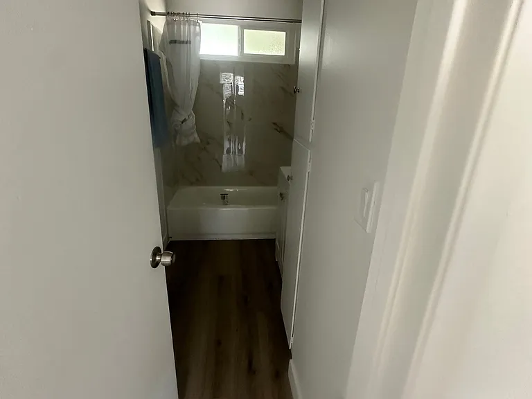 5548 Yarmouth Ave #12A — Photo 4