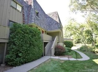 113 Ledgebrook Dr, Norwalk, CT 06854