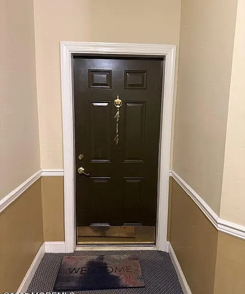 414 Sloan Ct — Photo 1