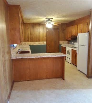 5th image of 21210 Franklin Ave