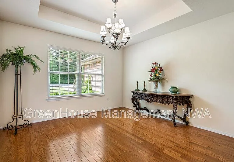 28 Latshaw Dr — Photo 4