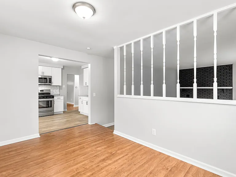 32506 Florence St — Photo 10