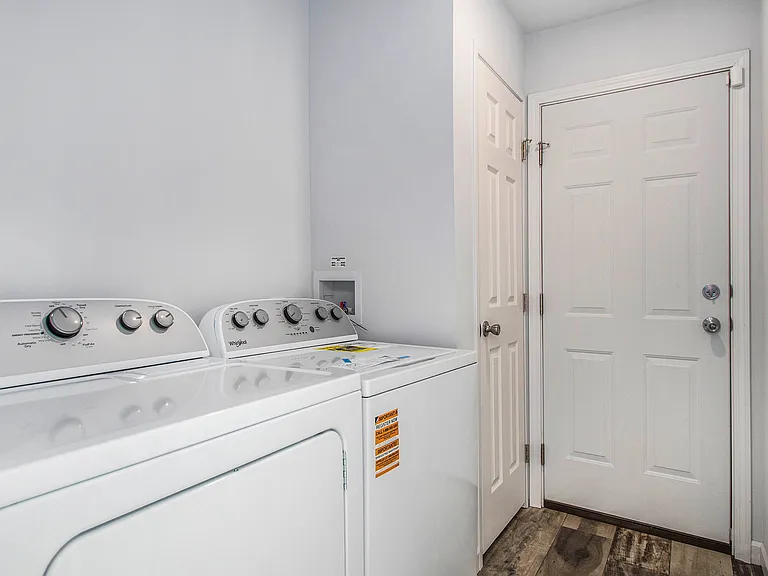 221 S Taylor St — Photo 32