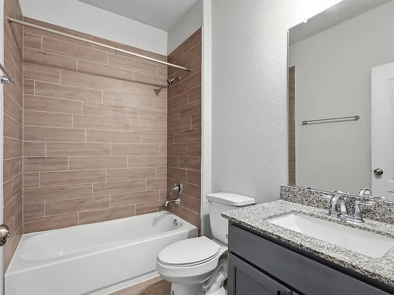 119 Buttonwood Ct — Photo 6