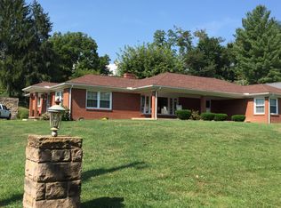 109 Windsor Ln, Fayetteville, WV 25840
