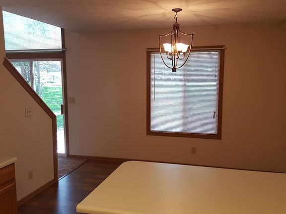 3rd image of 32 Westhaven Dr