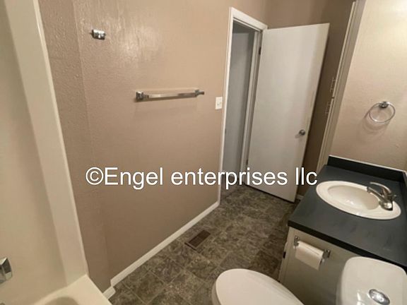 2nd image of 216 S Fillmore St APT D
