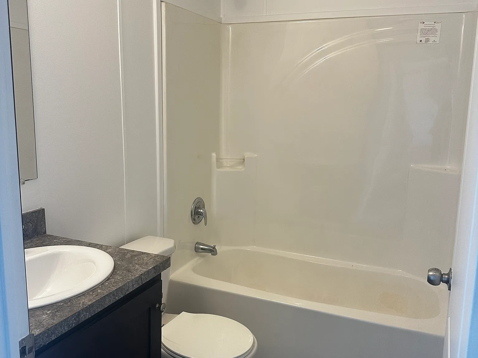 3 bed, 1056 sqft, $1,099 — Photo 1