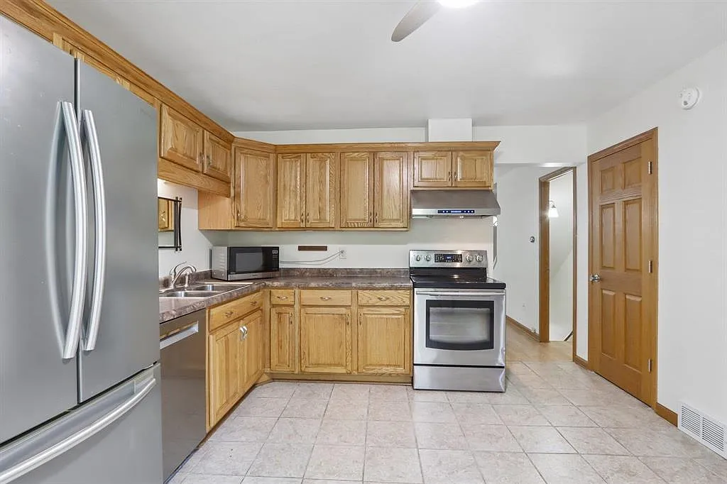 2 bed, 1.5 bath, 1306 sqft, $1,500 — Photo 4