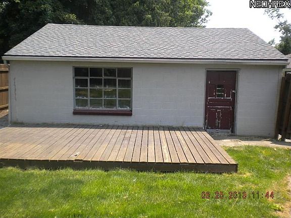 2nd image of 801 Arcadia Ave