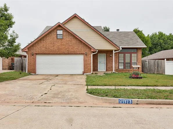 1113 NE 9th Ct, Moore, OK 73160