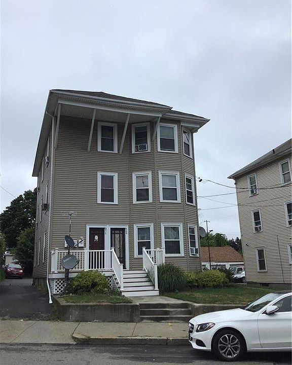 1st image of 869 Lonsdale Ave
