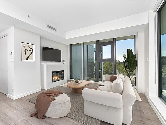 4th image of 899 Esquimalt Rd #608
