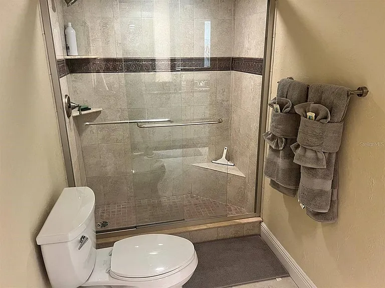 1125 W Peppertree Dr #202 — Photo 9