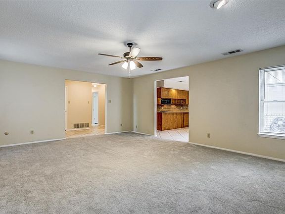 2nd image of 902 Shady Creek Ln