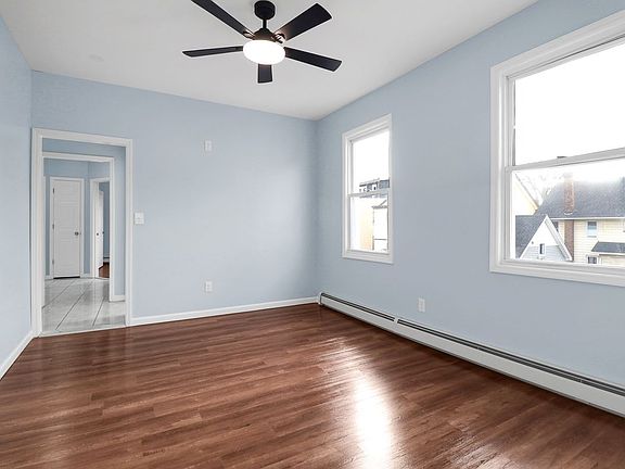 4th image of 144 Montgomery Ave APT 2
