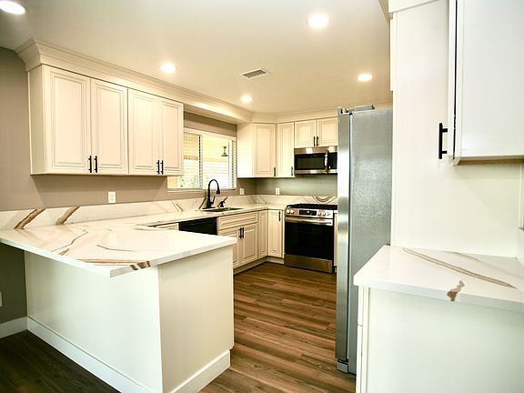 5th image of 9978 Valle Caballo Ln