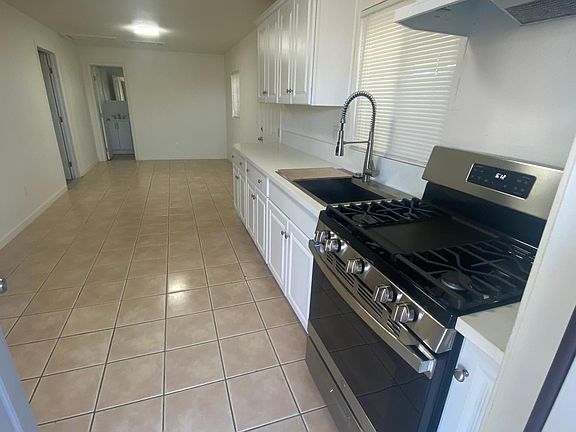 4th image of 885 Pioneer St #B