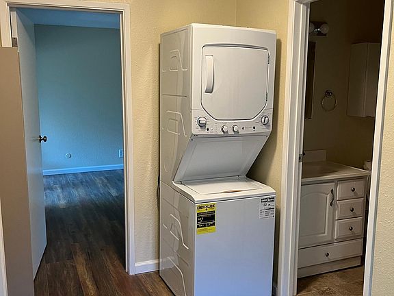 new washer dryer in unit