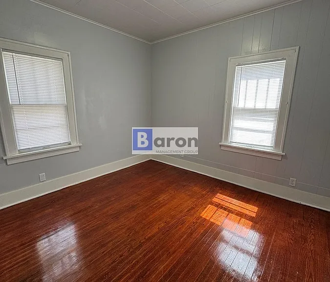 214 Altgeld St — Photo 6