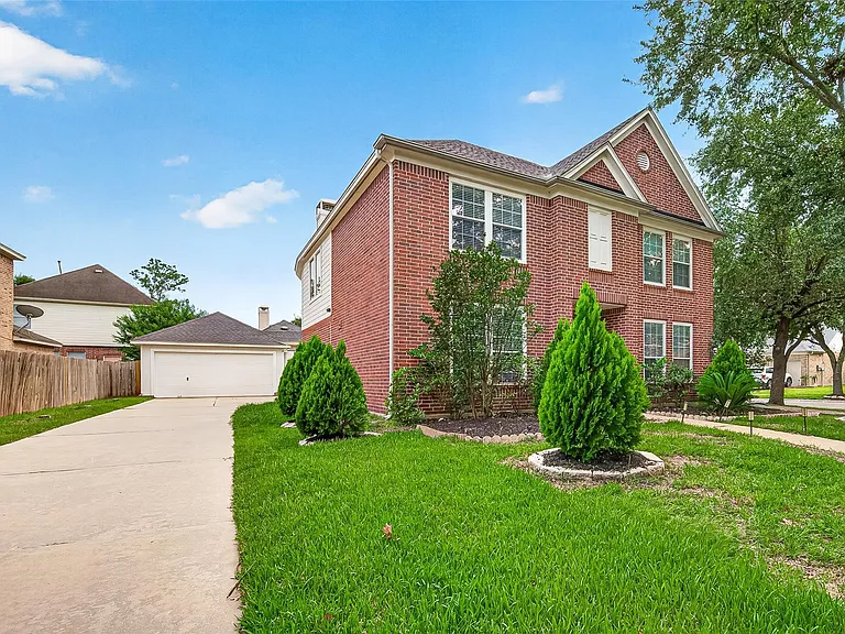 17611 Haywood Oaks Dr — Photo 2