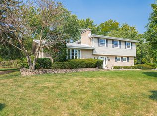 915 W Hawthorne Blvd, Wheaton, IL 60187