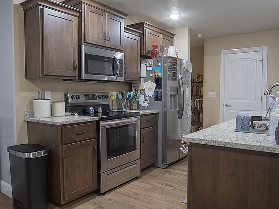 4th image of 606 Webb St
