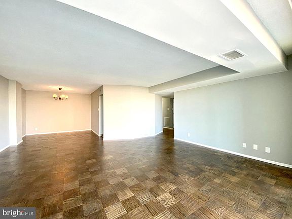 3rd image of 3800 Fairfax Dr APT 604