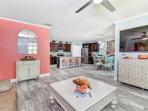 4th image of 826 Grand Park Ct
