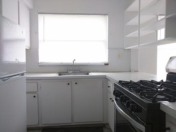 5th image of 726 NE 92nd St APT 5