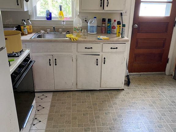 4th image of 241 Heath St