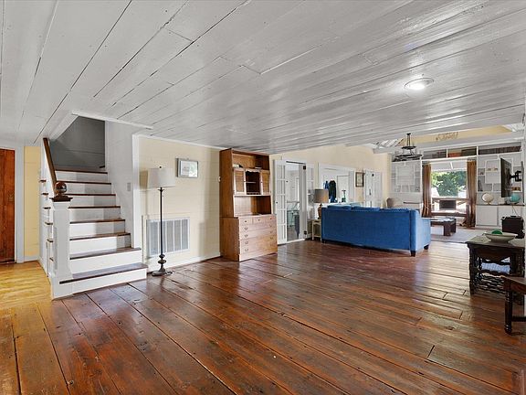 4th image of 1124 Tugaloo Rd