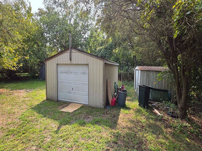 Listing photo 4