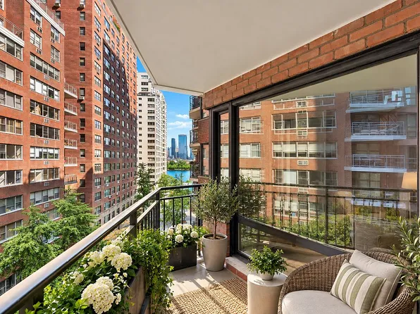 60 Sutton Pl S #7KN, New York, NY 10022