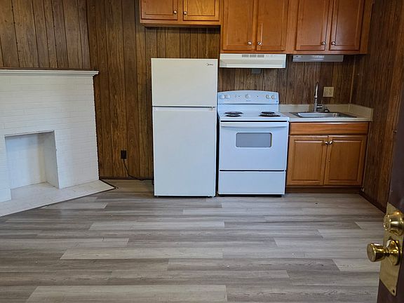5th image of 1020 E Main St APT A
