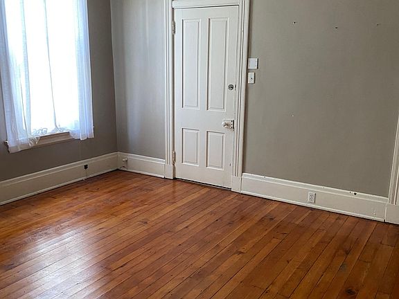 4th image of 631 Philadelphia St Floor 1