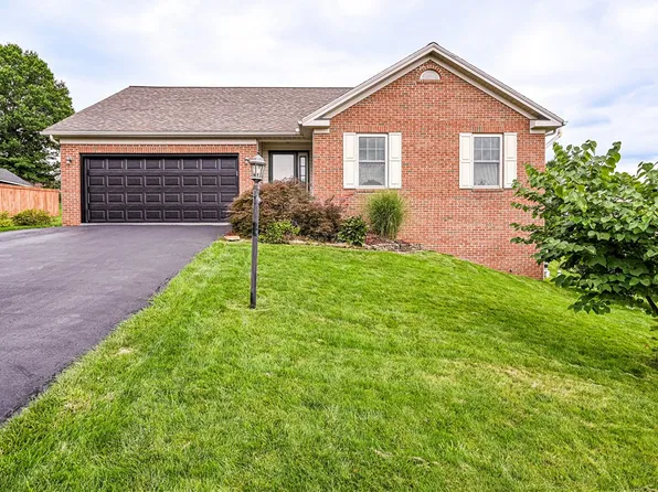 107 Ashton Dr, Mount Pleasant, PA 15666